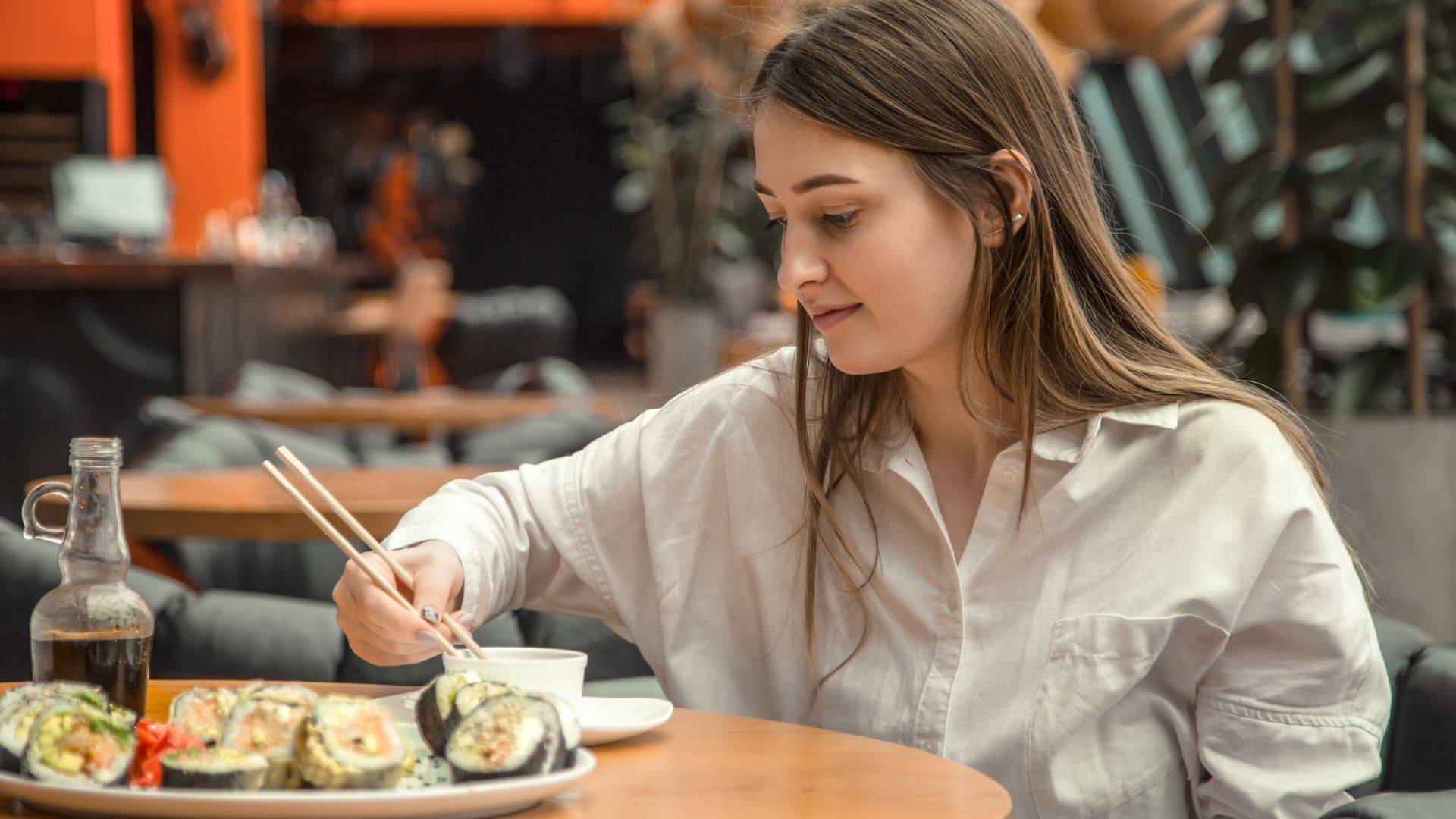 Se você come sushi desse jeito, está errado! Descubra o que um japonês nunca faria.