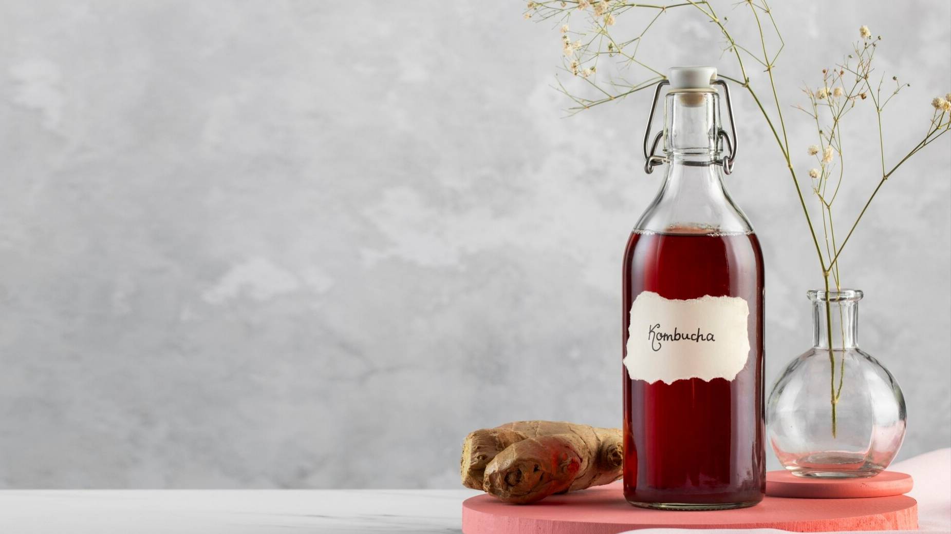 Kombucha: tudo o que você precisa saber sobre a bebida fermentada do momento