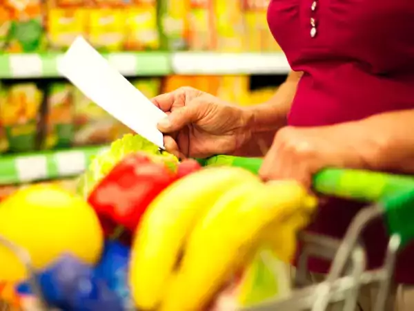 O alimento comum que limpa seu intestino melhor que qualquer suco detox (e ninguém te contou isso)