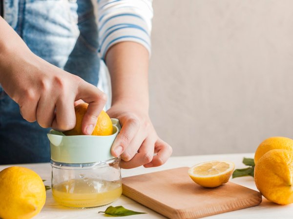 Como extrair mais suco do limão: Dicas simples e rápidas