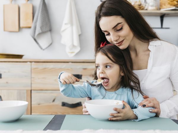 6 frases de mãe sobre comida que parecem verdade, mas não são
