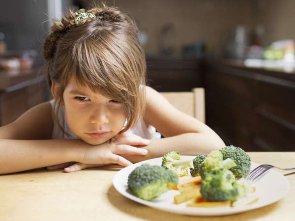 7 formas inteligentes de fazer qualquer criança comer vegetais sem reclamar