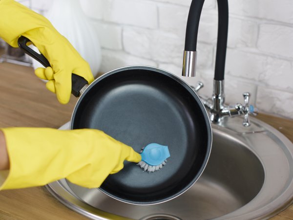 O erro na cozinha que está acabando com suas panelas