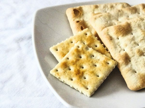 Você nunca mais vai olhar para um cream cracker do mesmo jeito depois disso
