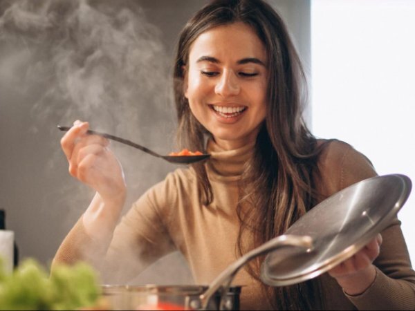 Erro comum ao usar alho que pode estragar o sabor da comida