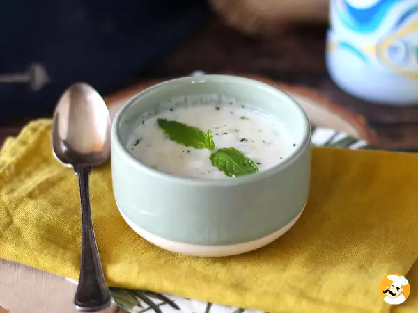 Molho de iogurte grego com hortelã: o coringa do verão, pronto em 5 minutos e que dura vários dias na geladeira
