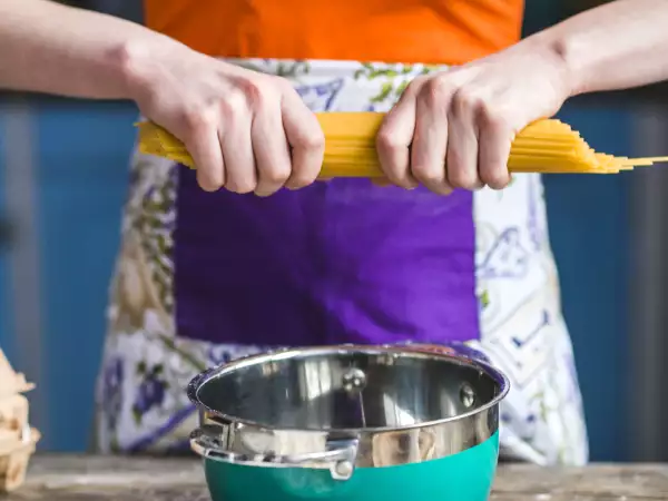 Coisas que fazemos com macarrão que fariam um italiano chorar