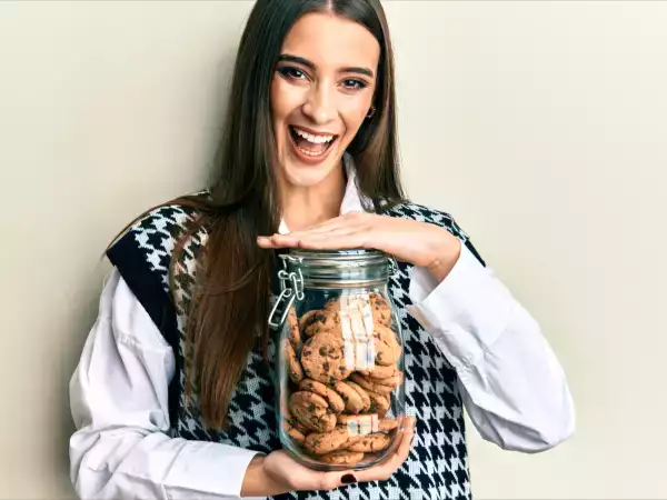 O truque infalível para não deixar o biscoito amolecer no pote
