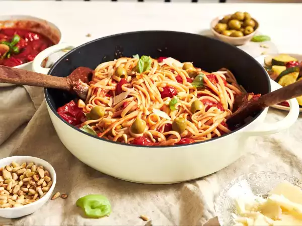 O que acontece quando você cozinha macarrão diretamente no molho vai te surpreender