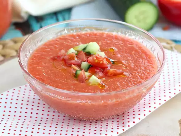 Se você já esteve na Espanha, certamente já provou: veja como fazer o verdadeiro gaspacho em casa em 10 minutos!
