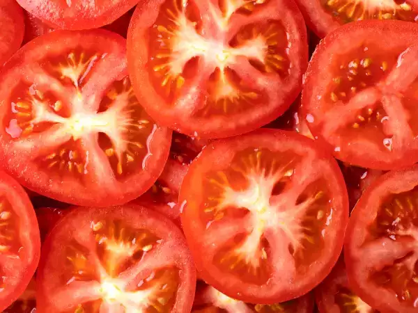 O que ninguém te conta sobre tirar as sementes do tomate