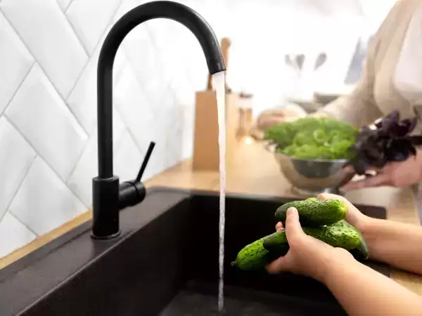 Você cozinha com água calcária todos os dias e nem imagina o que acontece com sua comida!
