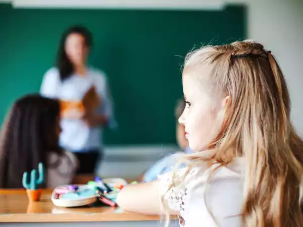 O lanche que deixa as crianças mais calmas na sala de aula leva só 2 ingredientes comuns da sua cozinha