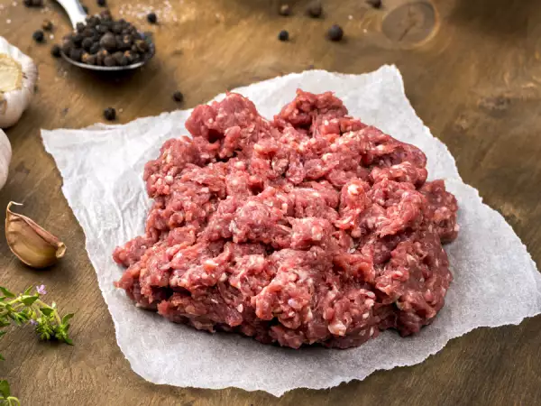 11 receitas incríveis com carne moída que vão muito além dos clássicos bifes e almôndegas