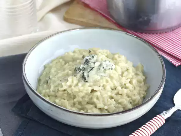 Risoto ultracremoso de Roquefort: o prato sofisticado que é simples de fazer em casa