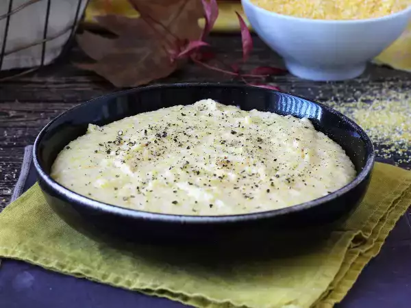 O segredo da polenta cremosa perfeita? Não se trata apenas de água, mas de um ingrediente especial!