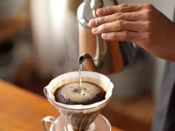 Você não sabe, mas esse truque deixa seu café muito melhor (e não custa nada)