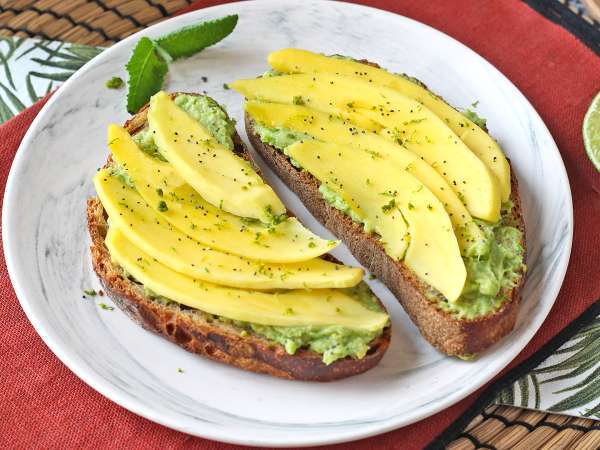 O Avocado Toast que vai mudar o seu café da manhã (pronto em 8 minutos)