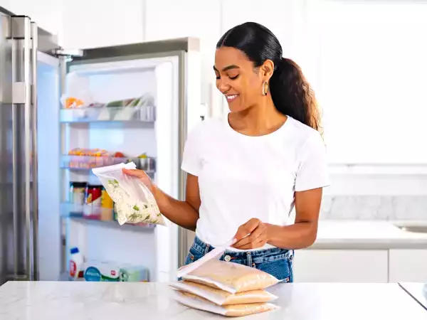 Pare de congelar assim: 9 erros que arruínam sabor e textura dos seus alimentos