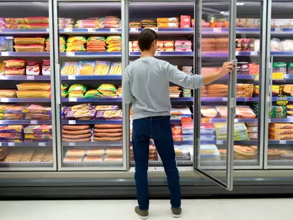 Os 8 piores congelados do supermercado: caros, sem sabor, cheios de armadilhas (e muita gente ainda compra)