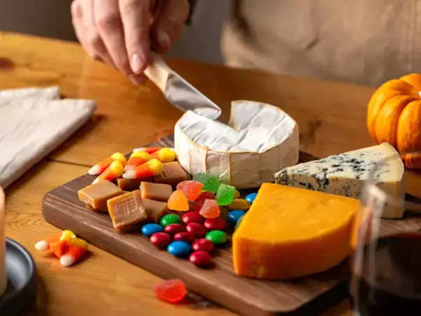 De travessuras a trufas: por que os adultos estão roubando o Halloween das crianças com um toque gourmet irresistível