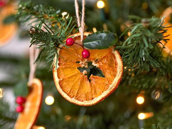 Como fazer laranja desidratada para decorações de Natal (e deixar sua casa com cheiro de festa)