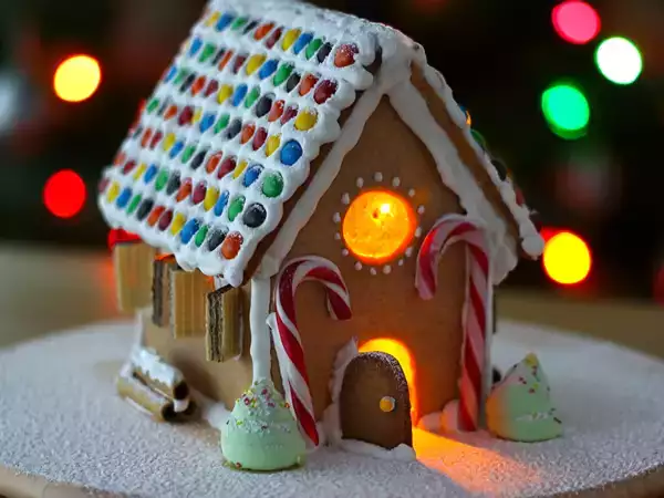 Essa casinha de Natal acende de verdade, parece ter saído de um filme e vai encantar todo mundo com sua magia