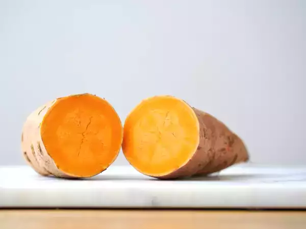 Dá pra comer batata-doce brotada? A resposta que ninguém esperava (e o erro que muitos cometem)