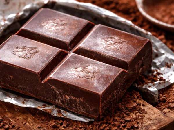 A camada branca que aparece no chocolate assusta mas será que ela realmente estraga a receita?