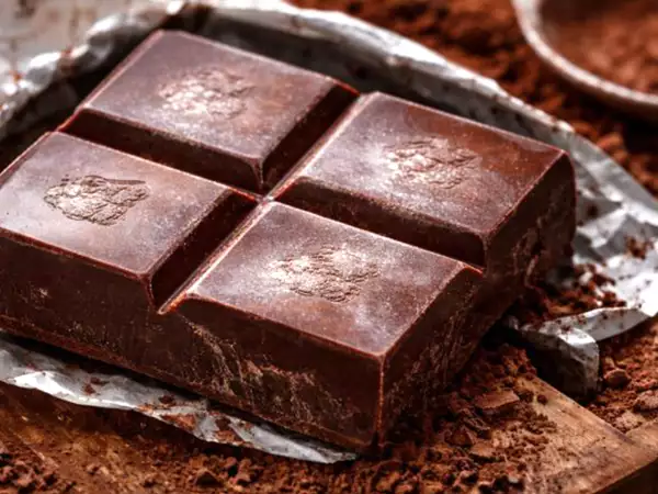 A camada branca que aparece no chocolate assusta mas será que ela realmente estraga a receita?