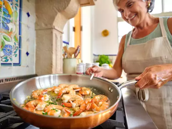 Camarão rende pouco? Veja como dobrar o sabor e a suculência sem comprar mais