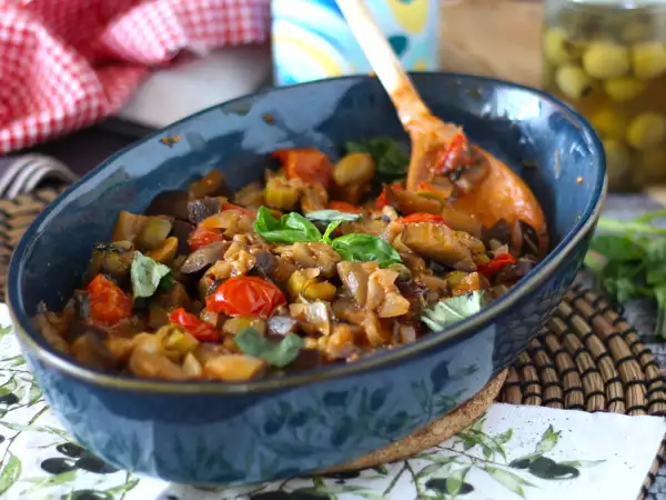 12 pratos lendários da culinária mediterrânea que conquistaram o mundo . Quantos você já provou?