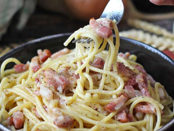 Você tem bacon na geladeira e nem imagina o poder dessas 10 receitas fáceis que salvam qualquer jantar