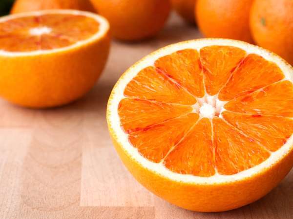 Aquela película branca na laranja não está ali por acaso e o que ela faz pode surpreender