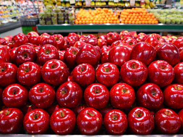 Você confia nessas maçãs brilhantes do supermercado? Há algo por trás que poucos sabem