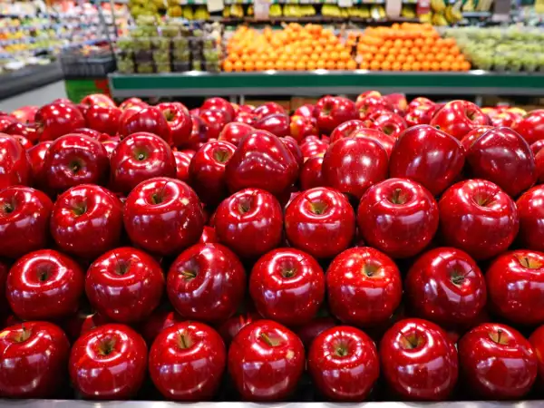 Você confia nessas maçãs brilhantes do supermercado? Há algo por trás que poucos sabem
