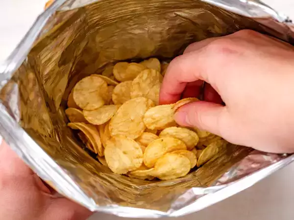 Por que há tanto ar nos sacos de batatas chips? Estamos sendo enganados?