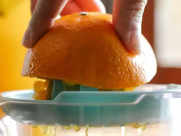 O suco de laranja realmente engorda? O que você precisa saber antes de bani-lo do seu café da manhã