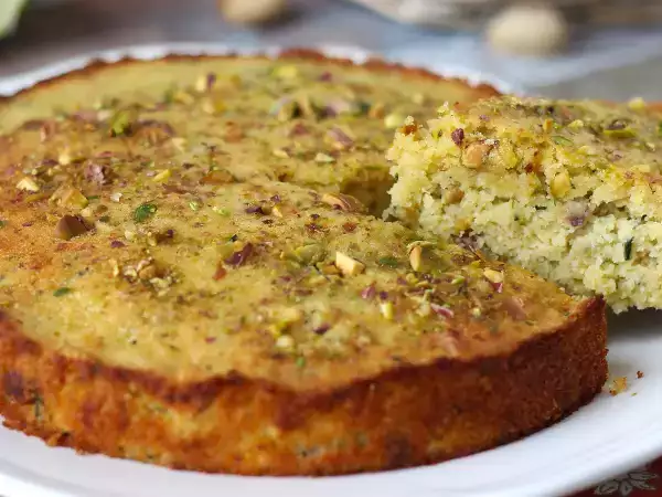 O truque simples que deixa esse bolo absurdamente úmido e leve está em um ingrediente que você nunca imaginou usar