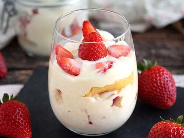 Tiramisu de morango: a versão diferente do clássico italiano que surpreende