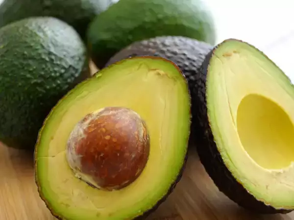 Você realmente pode comer abacate todos os dias? O que dizem os especialistas (e o que você deve evitar)