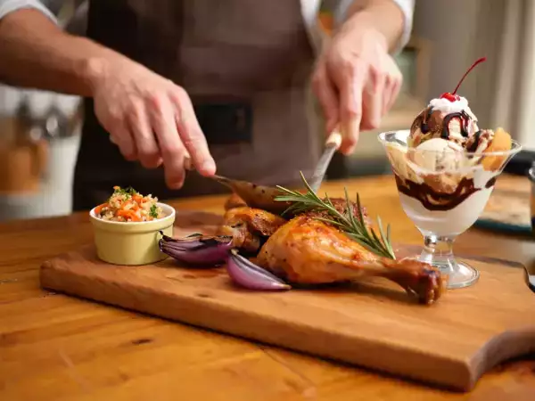 Menu do dia, 29 de abril: delícias de muffins, frango assado e sundae