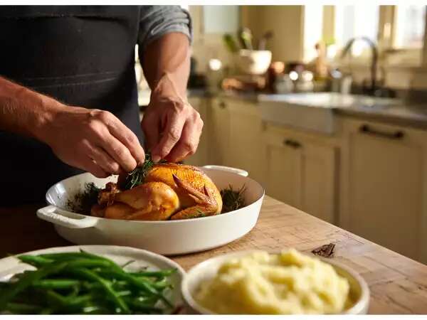 Menu do dia, 30 de abril: delícias de chamuças, macarrão gratinado e torta de laranja