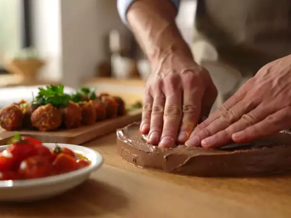 Menu diário, 7 de maio: delícias de tomates, kafta e bolo mousse