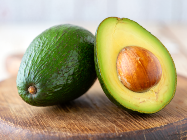 Economize na cesta: veja qual alimento mais barato substitui o abacate sem perder nutrientes