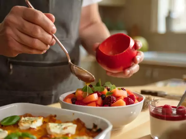 Menu do dia, 7 de Junho: uma explosão de sabores com salada, macarrão e panna cotta