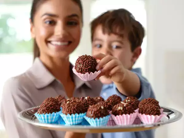 Descubra o ingrediente inesperado que transforma o brigadeiro, deixando-o mais intenso e cremoso