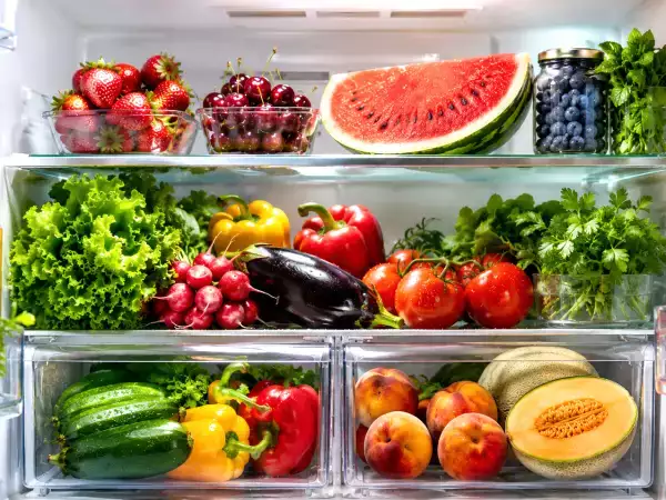 Geladeira ou fruteira? O erro que faz frutas e legumes estragarem muito antes do esperado