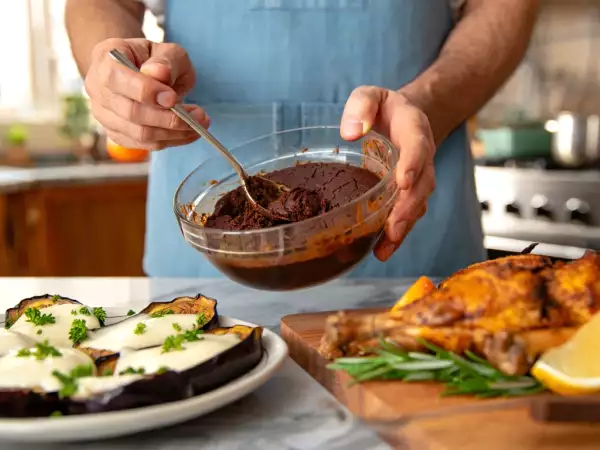 Menu do dia, 20 de junho: delícias de beringela, frango crocante e bolo brigadeiro