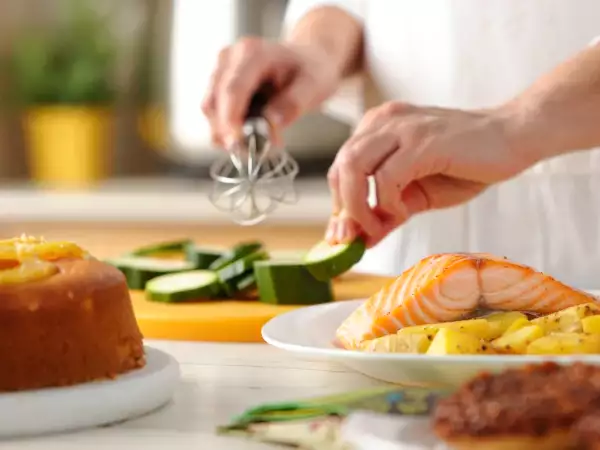 Menu do dia, 21 de junho: delícias de frittata, salmão e bolo de ananás